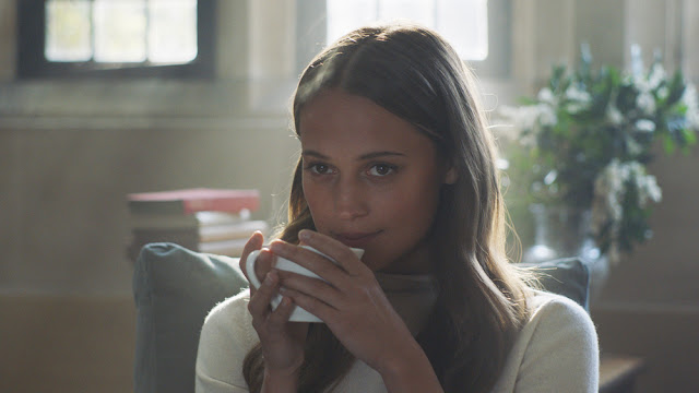 Alicia Vikander e James McAvoy nelle nuove immagini e nel trailer di ‘Submergence’, prossimo film di Wim Wenders