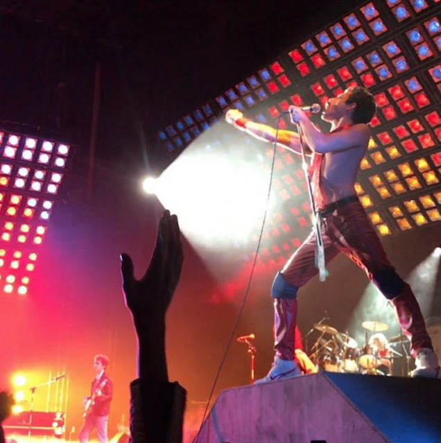 Bryan Singer svela su Instagram una nuova immagine di Rami Malek sul set di ‘Bohemian Rhapsody’