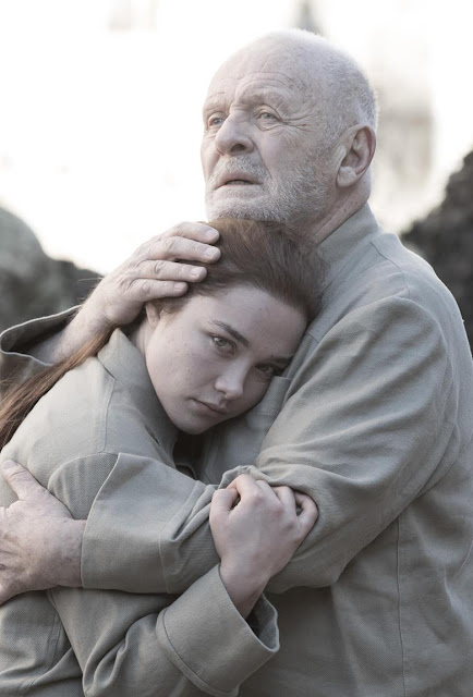 ‘King Lear’: Anthony Hopkins e Florence Pugh nella prima immagine del film tv di BBC