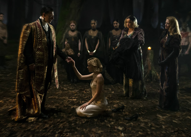 ‘Sabrina’ incontra ‘The Witch’ nelle prime immagini ufficiali della serie Netflix