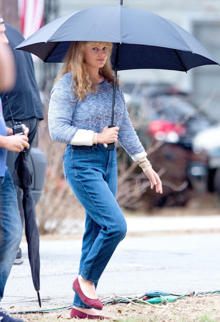 Un’irriconoscibile Margot Robbie sul set di ‘I, TONYA’