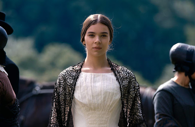 ‘Dickinson’: Trailer della serie Apple TV+ con protagonista Hailee Steinfeld