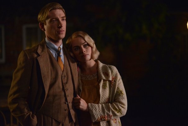 Domnhall Gleeson e Margot Robbie nel nuovo trailer di ‘Addio, Christopher Robin’