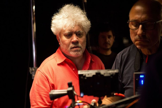 Feliz Cumpleaños Pedro Almodóvar: Un ritratto per onorare il genio del cinema spagnolo