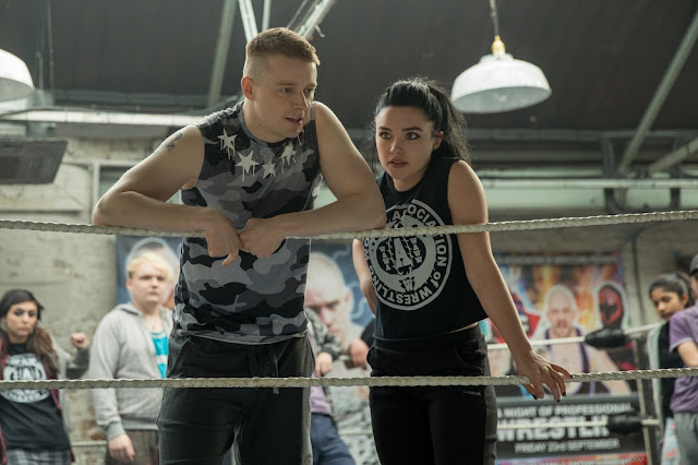 Florence Pugh veste i panni di una wrestler nel trailer finale di ‘Una famiglia al tappeto’