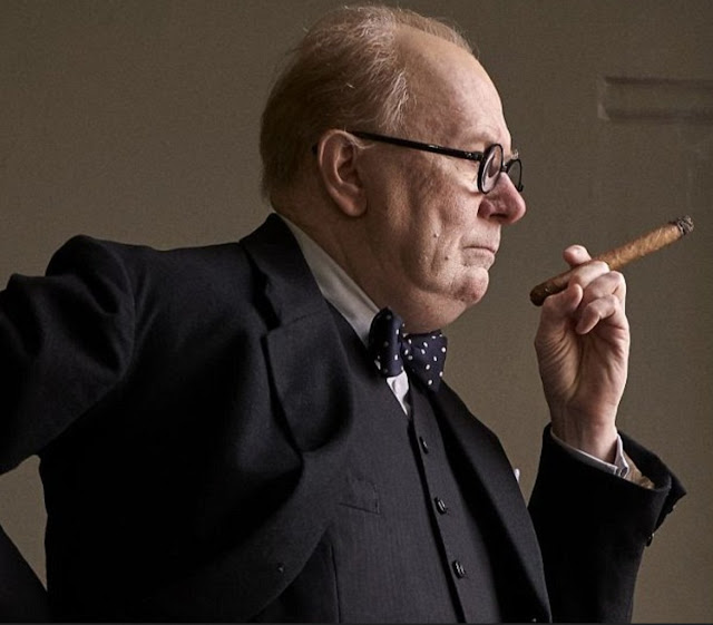 Gary Oldman è Winston Churchill in ‘DARKEST HOUR’