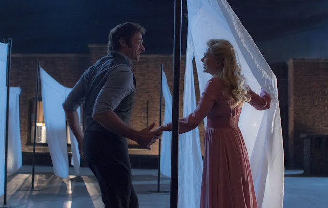 Hugh Jackman e Michelle Williams nei primi tease di ‘The Greatest Showman’
