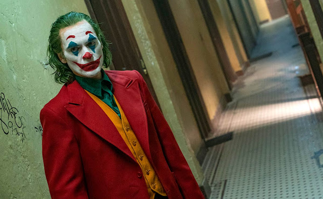 Joaquin Phoenix è il folle ‘Joker’ nel nuovo trailer del film di Todd Phillips