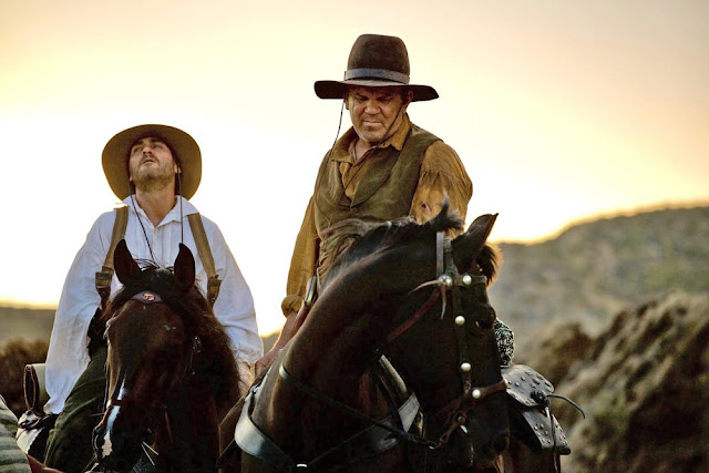 Joaquin Phoenix e John C. Reilly nella clip di ‘The Sisters Brothers’