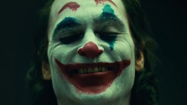 ‘Joker’, ecco Joaquin Phoenix come si trasforma nel clown del crimine di Gotham City