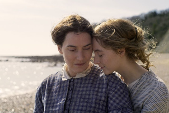 Kate Winslet e Saoirse Ronan nella prima immagine ufficiale di ‘Ammonite’