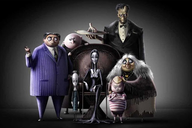 La famiglia Addams – La recensione del cartoon con le voci originali di Charlize Theron e Allison Janney