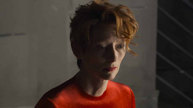 ‘La Voz Humana’: Tilda Swinton nella prima clip del mediometraggio diretto da Pedro Almodovar