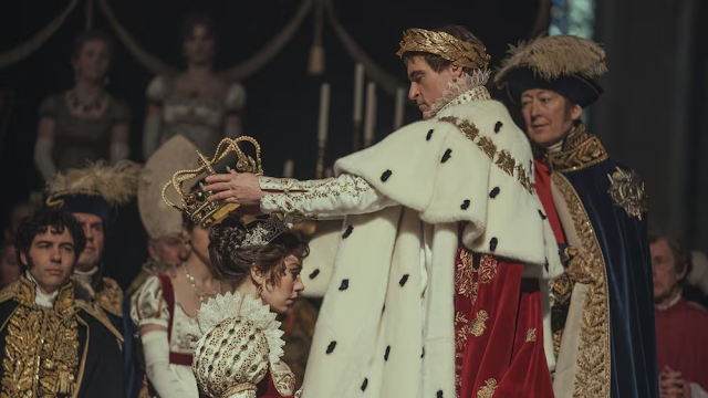 ‘Napoleon’, Joaquin Phoenix è l’imperatore francese nella prima clip