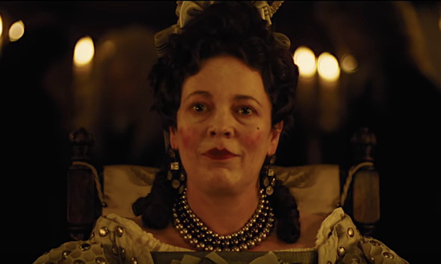 Olivia Colman prenota la sua candidatura all’Oscar in una nuova, breve clip da ‘La favorita’