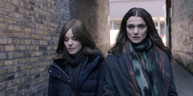 Primo trailer di ‘Disobedience’ con Rachel Weisz e Rachel McAdams
