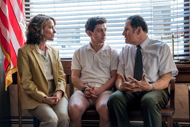Primo trailer per la terza stagione di ‘Red Oaks’, la serie Amazon prodotta da Steven Soderbergh e David Gordon Green