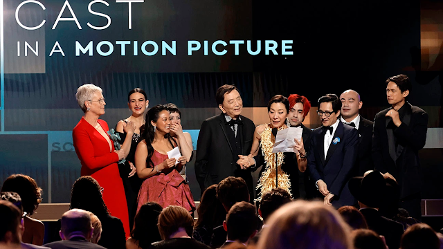 SAG Awards, ‘Everything Everywhere All At Once’ pigliatutto