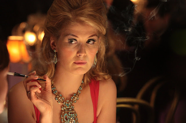 ‘State of the Union’: Rosamund Pike protagonista della serie comedy di Stephen Frears