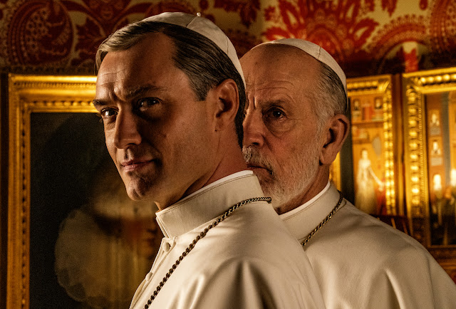 ‘The New Pope’: Jude Law e John Malkovich nella prima immagine della serie sequel di Paolo Sorrentino