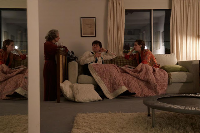 Tilda Swinton nella prima foto dal set di ‘The Souvenir’ di Joanna Hogg