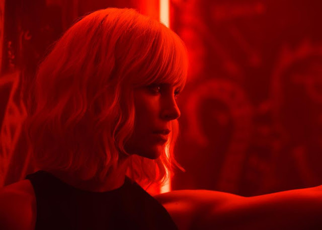 Un’esplosiva Charlize Theron nel primo trailer di ‘ATOMIC BLONDE’