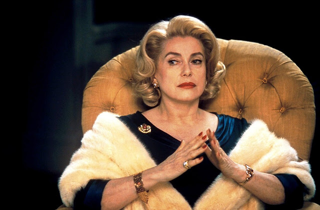 Venezia 79, Catherine Deneuve riceverà il Leone d’Oro alla Carriera