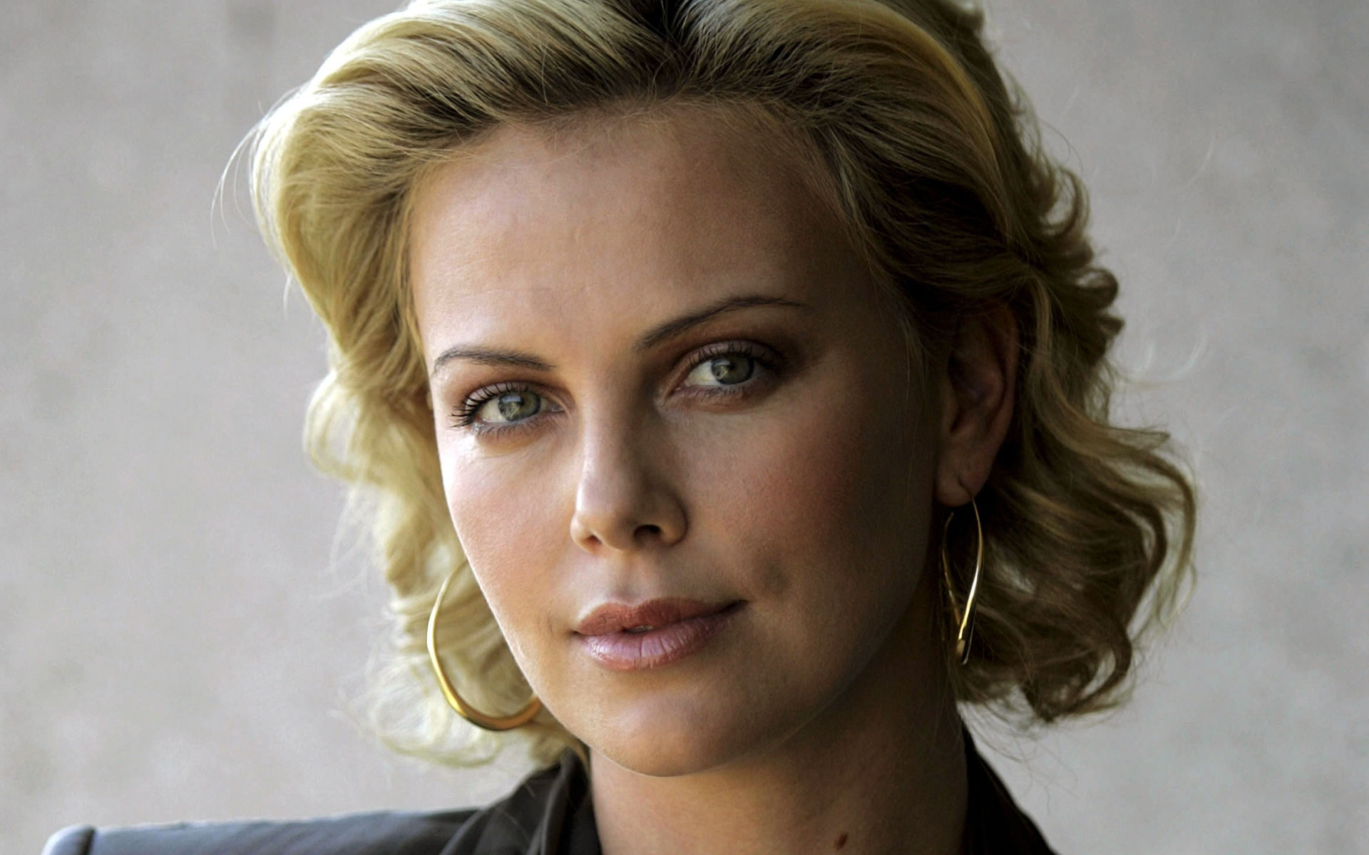 Charlize Theron nel nuovo film di Christopher Nolan